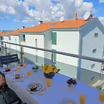 Large Seaview Apt, 150m To Beach, 4km From - Nora トロギール