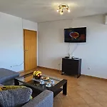 Large Seaview Apt, 150m To Beach, 4km From - Nora アパート