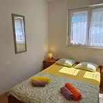 Large Seaview Apt, 150m To Beach, 4km From - Nora アパート トロギール