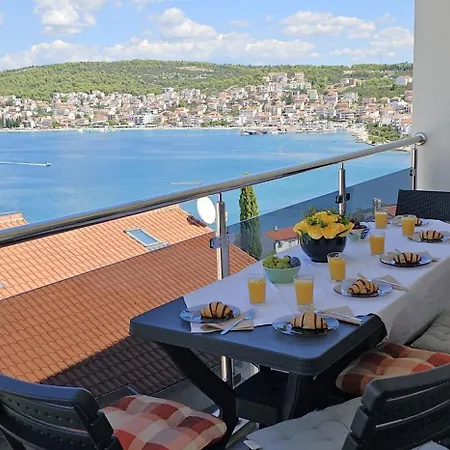 Διαμέρισμα Large Seaview Apt, 150m To Beach, 4km From - Nora Τρογκίρ