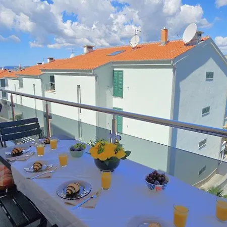 Large Seaview Apt, 150m To Beach, 4km From - Nora 트로기르