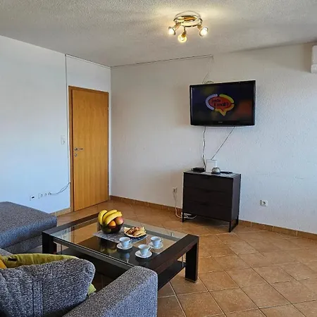 Large Seaview Apt, 150m To Beach, 4km From - Nora 아파트